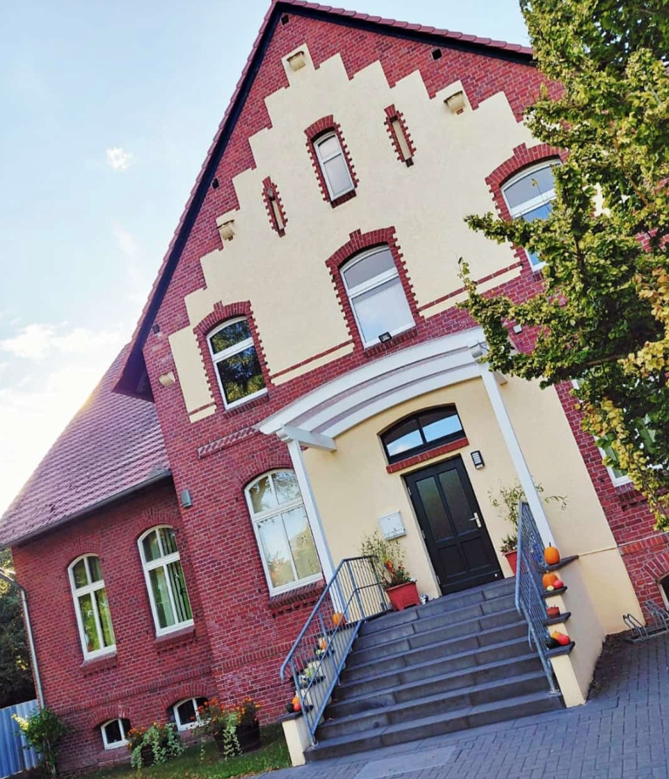 Eingang und Fassade der Kita Sonnenwinkel